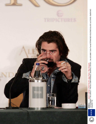 Колин Фаррелл (Colin Farrell) Photocall for his new film "Alexander", Spain, 04.02.2005 (35xHQ) J9Wokva4