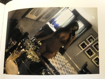 Escaneos del libro &quot;Selfish&quot; de Kim Kardashian